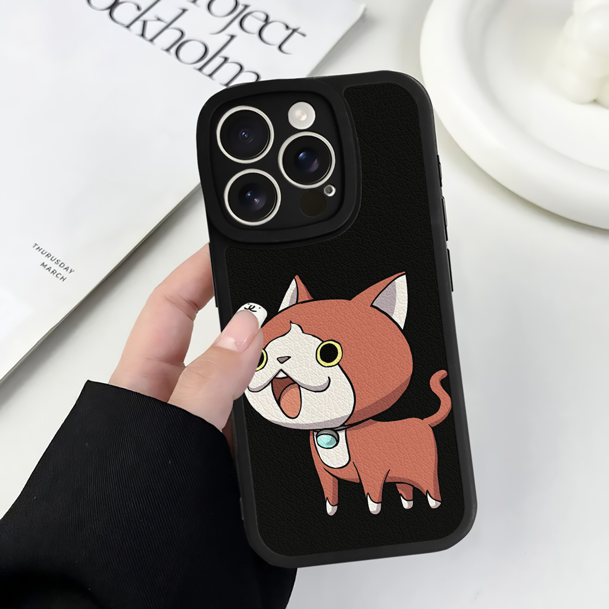 （画像用） 妖怪ウォッチ Yo-kai Watch 【iPhone 16シリーズ対応】シリコンスマホケース（レザー調） 材質：シリコン